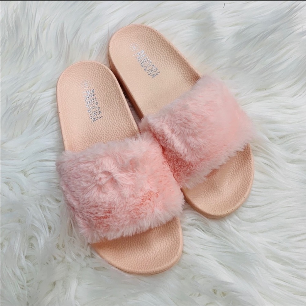 Ladies Pink Fur Slide - Picture 3 of 5
